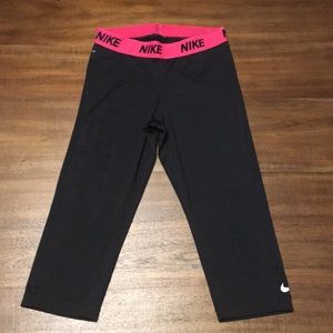 NIKE DRI FIT Women’s Capri Leggings